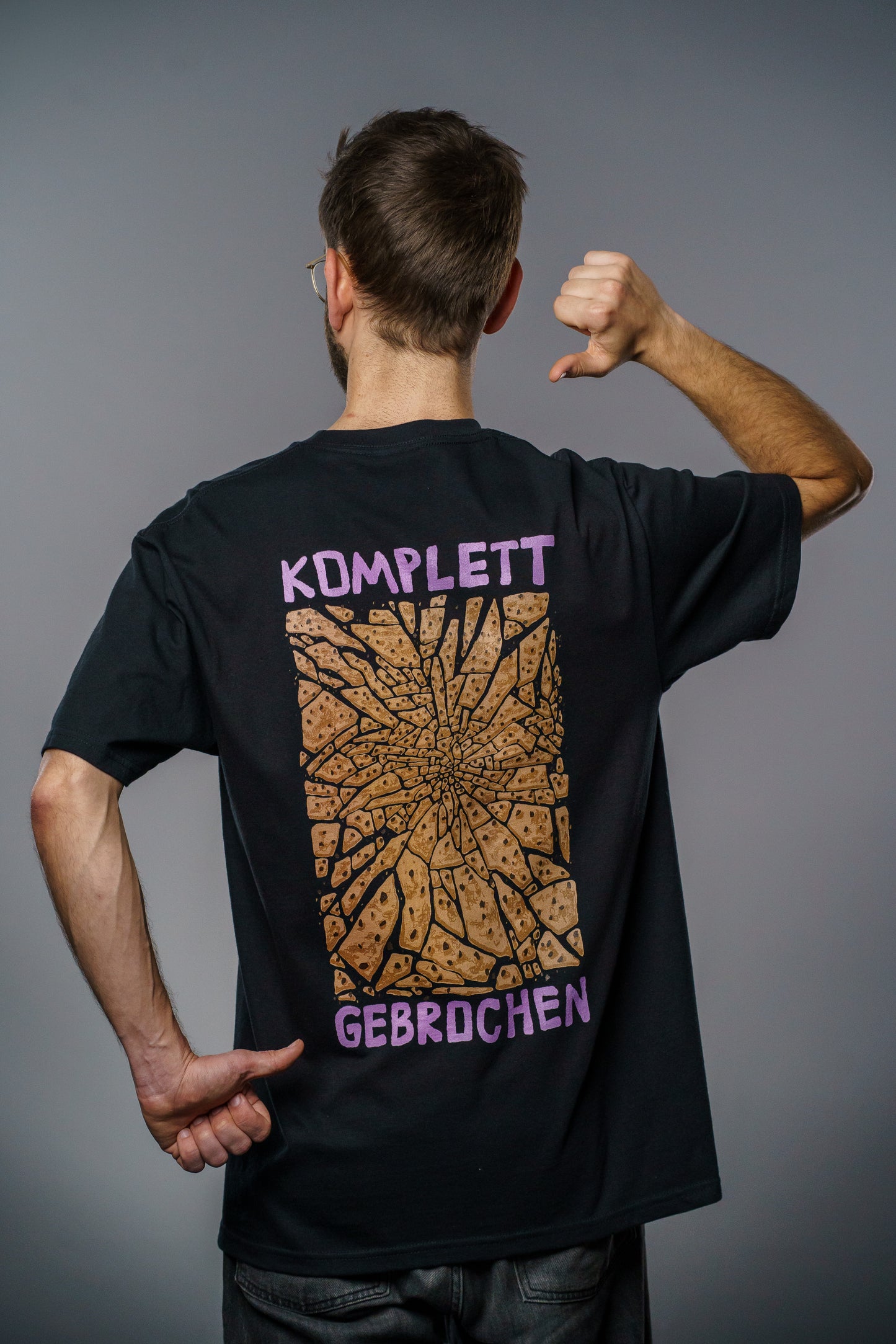 Komplett Gebrochen | Shirt – Schwarz