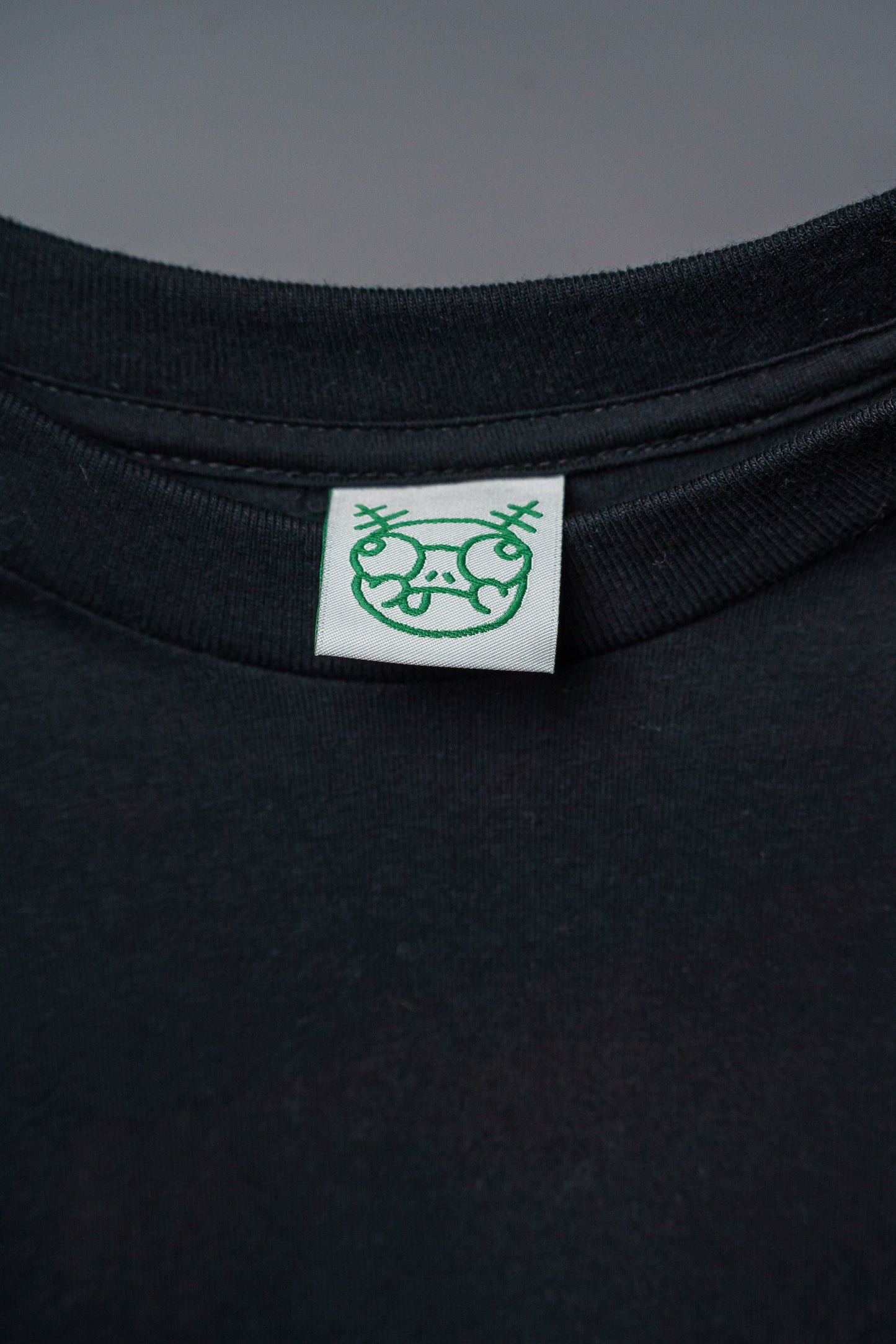 Komplett Gebrochen | Shirt – Schwarz